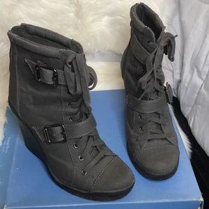 Gray wedge Booties